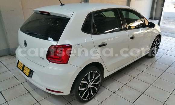 Nunua Ilio tumika Volkswagen Polo White Gari ndani ya Ezulwini nchini Hhohho Nunua Ilio tumika Volkswagen Polo White Gari ndani ya Ezulwini nchini Hhohho