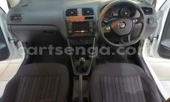 Nunua Ilio tumika Volkswagen Polo White Gari ndani ya Ezulwini nchini Hhohho Nunua Ilio tumika Volkswagen Polo White Gari ndani ya Ezulwini nchini Hhohho