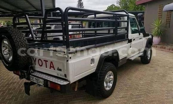 Buy Used Toyota Land Cruiser White Car in Mbabane in Manzini Buy Used Toyota Land Cruiser White Car in Mbabane in Manzini