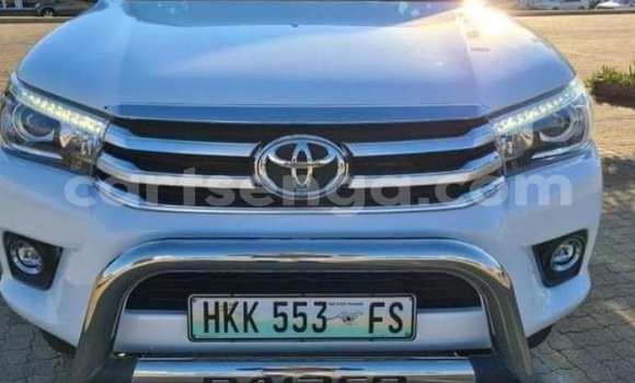 Nunua Ilio tumika Toyota Hilux White Gari ndani ya Big Bend nchini Wilaya ya Lubombo