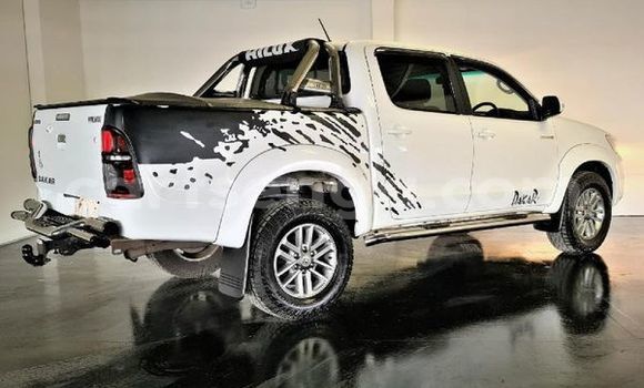 Nunua Ilio tumika Toyota Hilux White Gari ndani ya Big Bend nchini Lubombo Nunua Ilio tumika Toyota Hilux White Gari ndani ya Big Bend nchini Lubombo