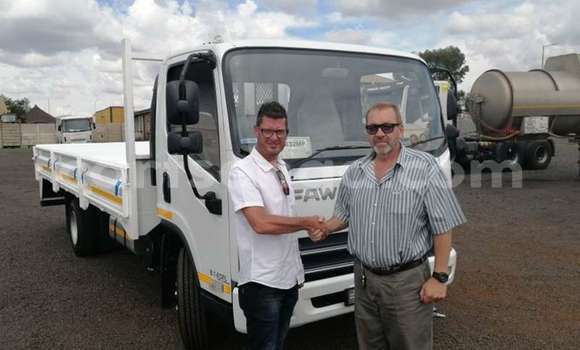 Buy Used Mitsubishi L400 White Truck in Mbabane in Manzini Buy Used Mitsubishi L400 White Truck in Mbabane in Manzini