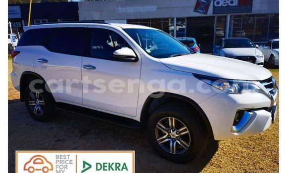 Buy Used Toyota Fortuner White Car in Mbabane in Manzini Buy Used Toyota Fortuner White Car in Mbabane in Manzini