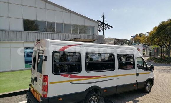 Acheter Occasion Voiture IVECO Massif Blanc à Mbabane, Manzini Acheter Occasion Voiture IVECO Massif Blanc à Mbabane, Manzini