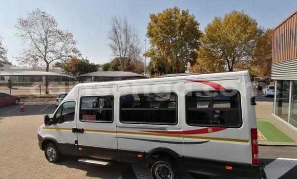 Acheter Occasion Voiture IVECO Massif Blanc à Mbabane, Manzini Acheter Occasion Voiture IVECO Massif Blanc à Mbabane, Manzini