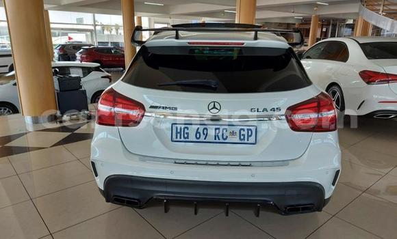 Buy Used Mercedes-Benz C-Classe White Car in Mbabane in Manzini Buy Used Mercedes-Benz C-Classe White Car in Mbabane in Manzini