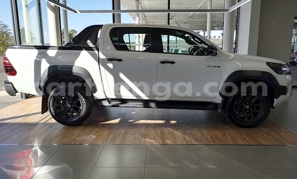Buy Used Toyota Hilux White Car in Ezulwini in Hhohho Buy Used Toyota Hilux White Car in Ezulwini in Hhohho