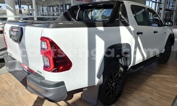 Buy Used Toyota Hilux White Car in Ezulwini in Hhohho Buy Used Toyota Hilux White Car in Ezulwini in Hhohho