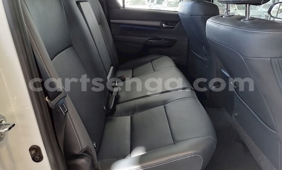 Buy Used Toyota Hilux White Car in Ezulwini in Hhohho Buy Used Toyota Hilux White Car in Ezulwini in Hhohho