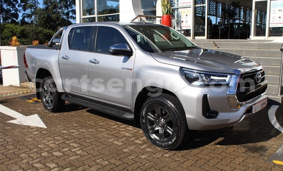 Buy Used Toyota Hilux Silver Car in Ezulwini in Hhohho Buy Used Toyota Hilux Silver Car in Ezulwini in Hhohho