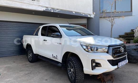 Buy Used Toyota Hilux White Car in Ezulwini in Hhohho Buy Used Toyota Hilux White Car in Ezulwini in Hhohho
