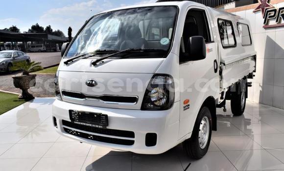 Nunua Ilio tumika Kia Carens White Gari ndani ya Hluti nchini Wilaya ya Shiselweni Nunua Ilio tumika Kia Carens White Gari ndani ya Hluti nchini Wilaya ya Shiselweni