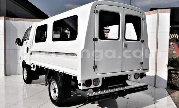 Nunua Ilio tumika Kia Carens White Gari ndani ya Hluti nchini Wilaya ya Shiselweni Nunua Ilio tumika Kia Carens White Gari ndani ya Hluti nchini Wilaya ya Shiselweni