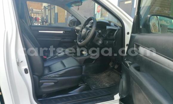 Acheter Occasion Voiture Toyota Hilux Blanc à Hlatikulu, Shiselweni District Acheter Occasion Voiture Toyota Hilux Blanc à Hlatikulu, Shiselweni District