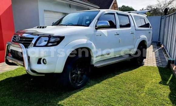 Buy Used Toyota Hilux White Car in Ezulwini in Hhohho Buy Used Toyota Hilux White Car in Ezulwini in Hhohho