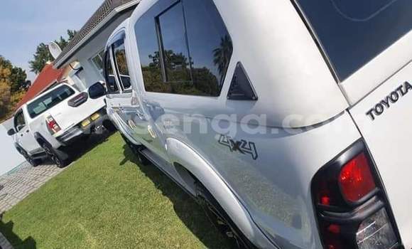 Buy Used Toyota Hilux White Car in Ezulwini in Hhohho Buy Used Toyota Hilux White Car in Ezulwini in Hhohho
