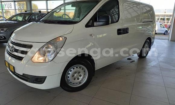 Buy Used Hyundai H1 White Car in Mbabane in Manzini