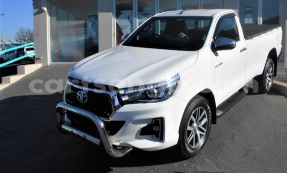 Buy Used Toyota Hilux White Car in Mbabane in Manzini
