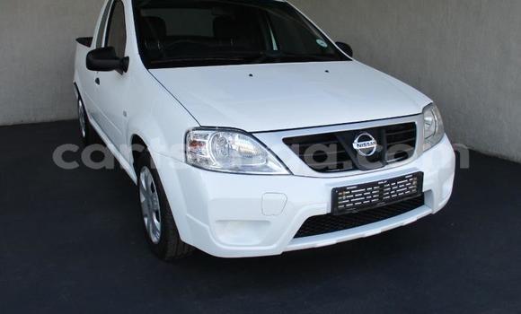 Buy Used Nissan NP 300 White Car in Ezulwini in Hhohho