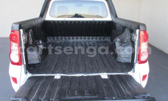 Buy Used Nissan NP 300 White Car in Ezulwini in Hhohho Buy Used Nissan NP 300 White Car in Ezulwini in Hhohho