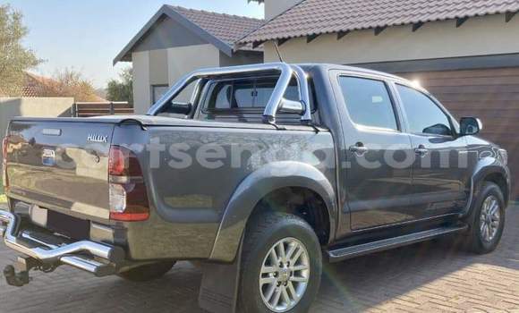Buy Used Toyota Hilux Beige Car in Ezulwini in Hhohho Buy Used Toyota Hilux Beige Car in Ezulwini in Hhohho