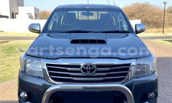 Buy Used Toyota Hilux Beige Car in Ezulwini in Hhohho Buy Used Toyota Hilux Beige Car in Ezulwini in Hhohho