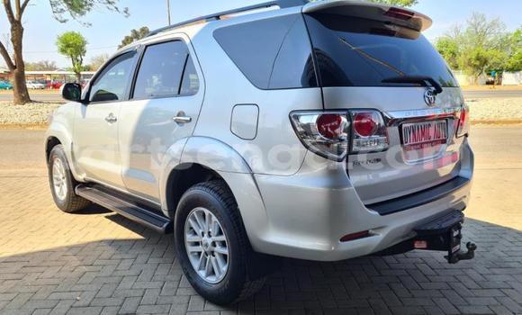 Nunua Ilio tumika Toyota Fortuner Silver Gari ndani ya Bhunya nchini Manzini Nunua Ilio tumika Toyota Fortuner Silver Gari ndani ya Bhunya nchini Manzini