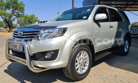 Nunua Ilio tumika Toyota Fortuner Silver Gari ndani ya Bhunya nchini Manzini Nunua Ilio tumika Toyota Fortuner Silver Gari ndani ya Bhunya nchini Manzini