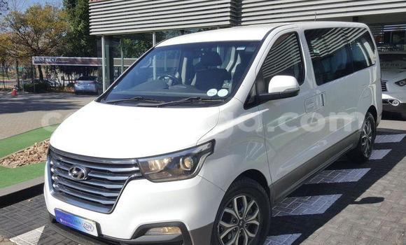 Nunua Ilio tumika Hyundai H1 White Gari ndani ya Bhunya nchini Manzini Nunua Ilio tumika Hyundai H1 White Gari ndani ya Bhunya nchini Manzini