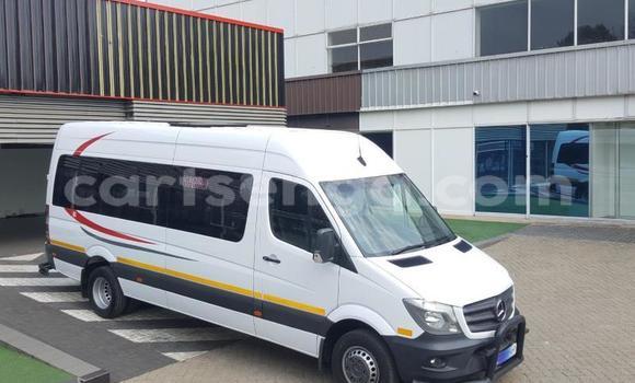 Nunua Ilio tumika Mercedes‒Benz Sprinter White Lori ndani ya Bhunya nchini Manzini Nunua Ilio tumika Mercedes‒Benz Sprinter White Lori ndani ya Bhunya nchini Manzini