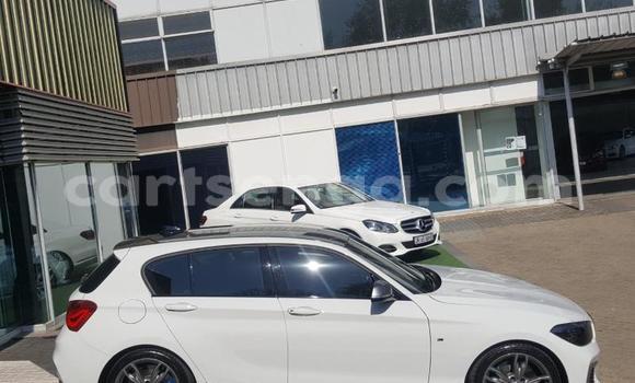 Nunua Ilio tumika BMW 8-Series White Gari ndani ya Bhunya nchini Manzini Nunua Ilio tumika BMW 8-Series White Gari ndani ya Bhunya nchini Manzini