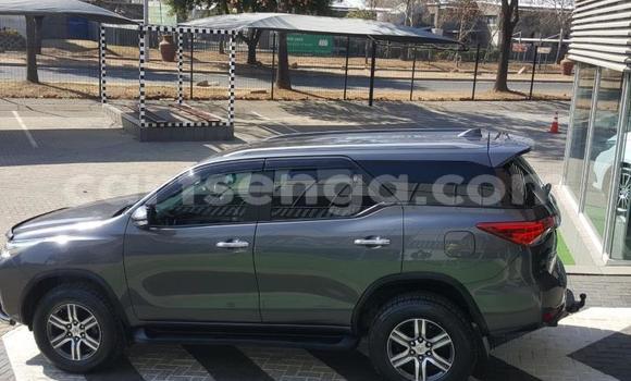 Nunua Ilio tumika Toyota Fortuner Silver Gari ndani ya Bhunya nchini Manzini