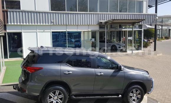 Nunua Ilio tumika Toyota Fortuner Silver Gari ndani ya Bhunya nchini Manzini Nunua Ilio tumika Toyota Fortuner Silver Gari ndani ya Bhunya nchini Manzini