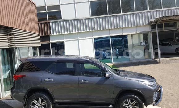 Nunua Ilio tumika Toyota Fortuner Silver Gari ndani ya Bhunya nchini Manzini Nunua Ilio tumika Toyota Fortuner Silver Gari ndani ya Bhunya nchini Manzini