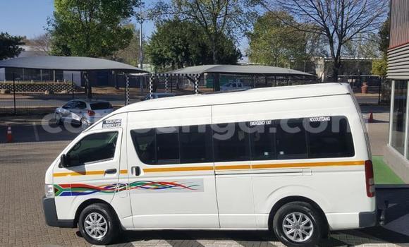 Nunua Ilio tumika Toyota Hiace White Gari ndani ya Bhunya nchini Manzini