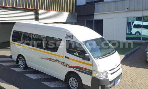 Nunua Ilio tumika Toyota Hiace White Gari ndani ya Bhunya nchini Manzini Nunua Ilio tumika Toyota Hiace White Gari ndani ya Bhunya nchini Manzini