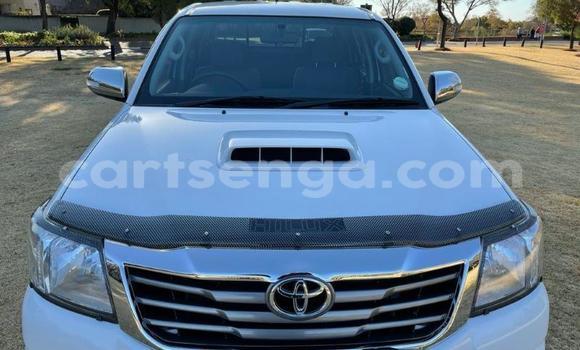 Nunua Ilio tumika Toyota Hilux White Gari ndani ya Bhunya nchini Manzini Nunua Ilio tumika Toyota Hilux White Gari ndani ya Bhunya nchini Manzini