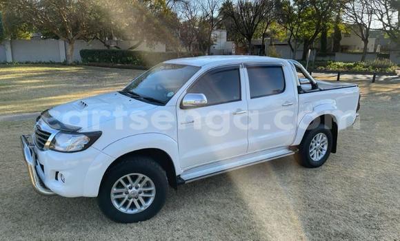Nunua Ilio tumika Toyota Hilux White Gari ndani ya Bhunya nchini Manzini Nunua Ilio tumika Toyota Hilux White Gari ndani ya Bhunya nchini Manzini