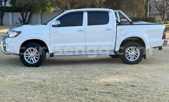 Nunua Ilio tumika Toyota Hilux White Gari ndani ya Bhunya nchini Manzini Nunua Ilio tumika Toyota Hilux White Gari ndani ya Bhunya nchini Manzini