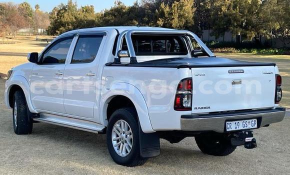 Nunua Ilio tumika Toyota Hilux White Gari ndani ya Bhunya nchini Manzini Nunua Ilio tumika Toyota Hilux White Gari ndani ya Bhunya nchini Manzini