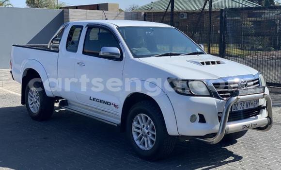 Nunua Ilio tumika Toyota Hilux White Gari ndani ya Bhunya nchini Manzini Nunua Ilio tumika Toyota Hilux White Gari ndani ya Bhunya nchini Manzini