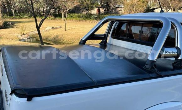 Nunua Ilio tumika Toyota Hilux White Gari ndani ya Bhunya nchini Manzini Nunua Ilio tumika Toyota Hilux White Gari ndani ya Bhunya nchini Manzini