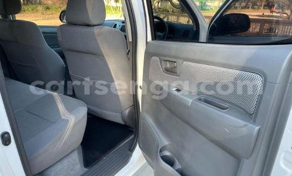 Nunua Ilio tumika Toyota Hilux White Gari ndani ya Bhunya nchini Manzini Nunua Ilio tumika Toyota Hilux White Gari ndani ya Bhunya nchini Manzini