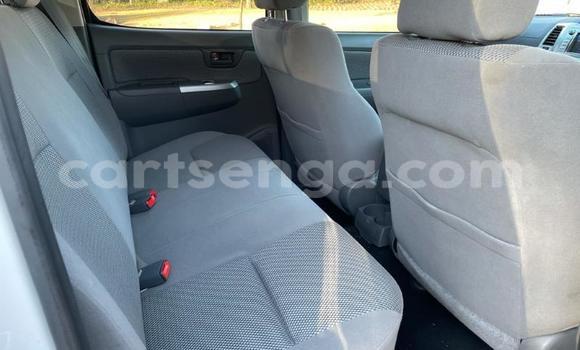 Nunua Ilio tumika Toyota Hilux White Gari ndani ya Bhunya nchini Manzini Nunua Ilio tumika Toyota Hilux White Gari ndani ya Bhunya nchini Manzini