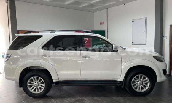 Acheter Occasion Voiture Toyota Fortuner Blanc à Bhunya, Manzini