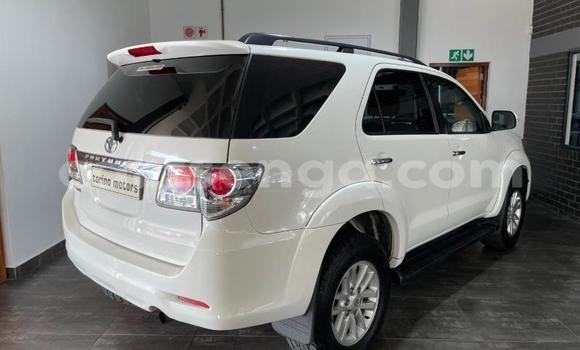 Nunua Ilio tumika Toyota Fortuner White Gari ndani ya Bhunya nchini Manzini Nunua Ilio tumika Toyota Fortuner White Gari ndani ya Bhunya nchini Manzini