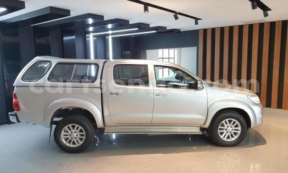 Nunua Ilio tumika Toyota Hilux Silver Gari ndani ya Bhunya nchini Manzini Nunua Ilio tumika Toyota Hilux Silver Gari ndani ya Bhunya nchini Manzini