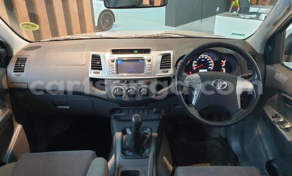 Nunua Ilio tumika Toyota Hilux Silver Gari ndani ya Bhunya nchini Manzini Nunua Ilio tumika Toyota Hilux Silver Gari ndani ya Bhunya nchini Manzini