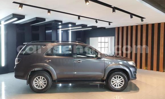 Nunua Ilio tumika Toyota Fortuner Silver Gari ndani ya Bhunya nchini Manzini