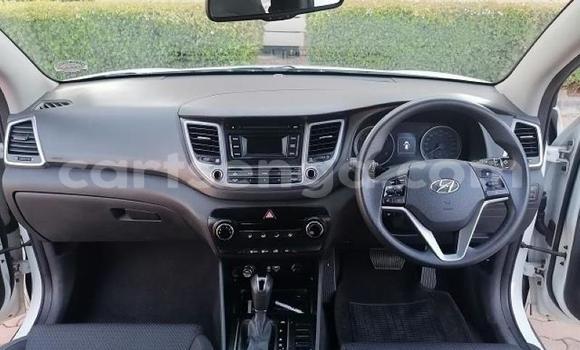 Nunua Ilio tumika Hyundai Tucson White Gari ndani ya Bhunya nchini Manzini Nunua Ilio tumika Hyundai Tucson White Gari ndani ya Bhunya nchini Manzini